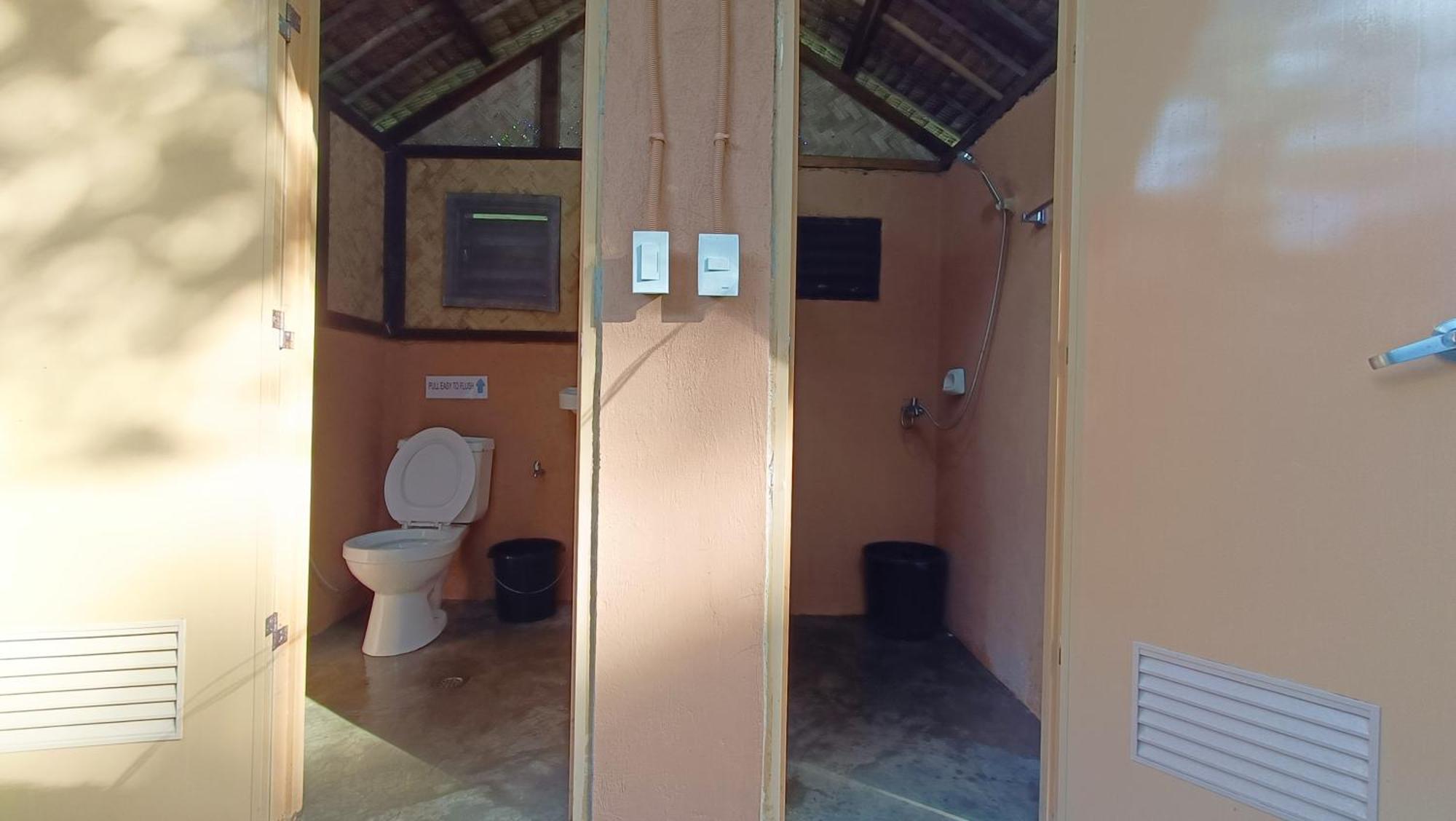 Tony'S Country Glamping With Chalet With Private Wash Room Accommodation 엘니도 외부 사진